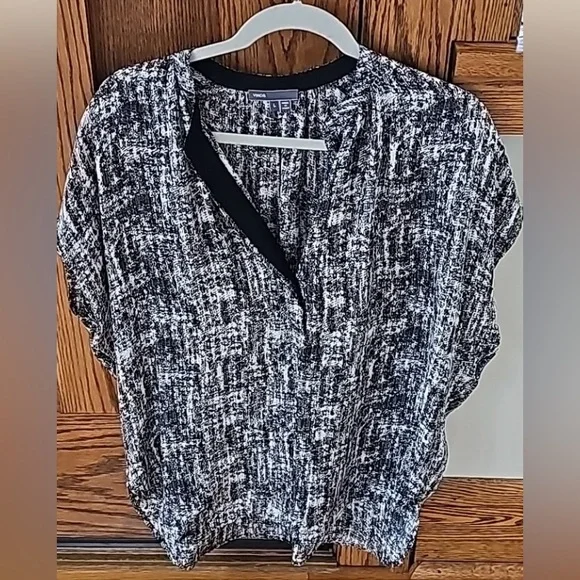 Vince silk dolman sleeve top in black and white - Picture 3 of 10